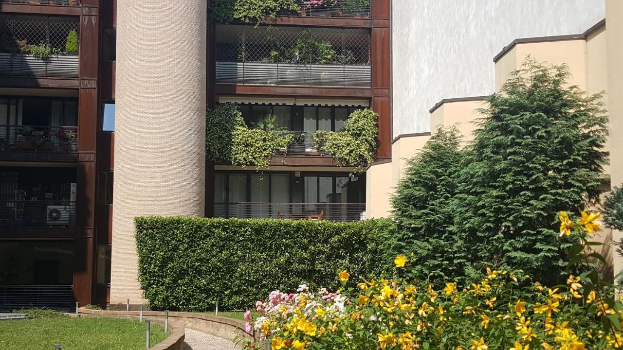 Madeleine Apartments - Appartamento Di Charme Milan Exterior photo